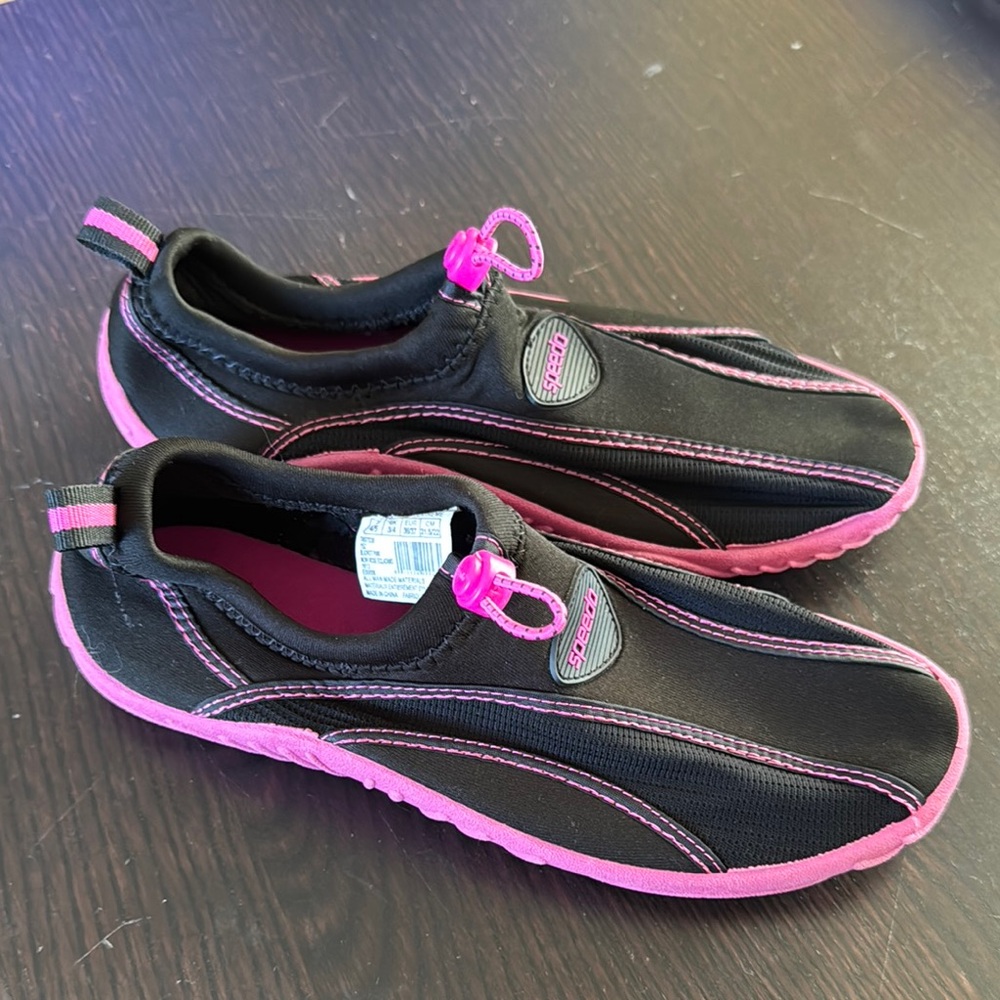 Speedo Girls Surfwalker Extreme Water Shoes Size 4/5-Black & Pink